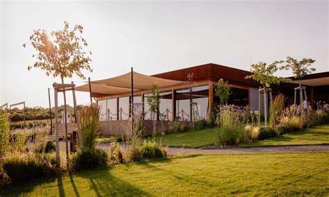 panoramatický pohľad na reštauráciu Furman v prírodnom prostredí