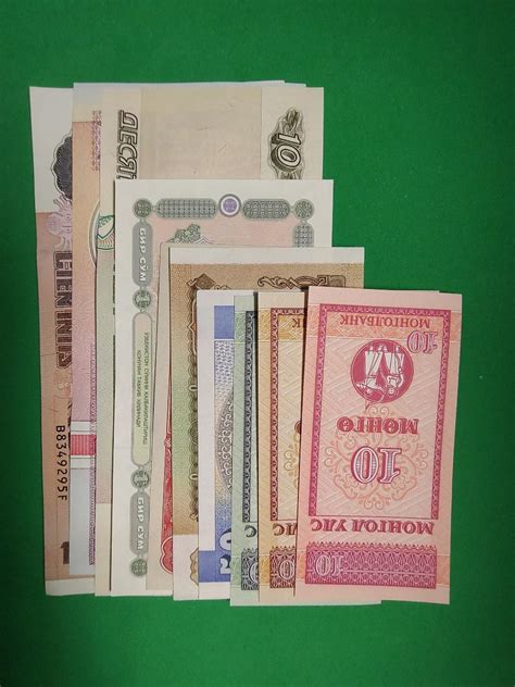 Rôzne bankovky kubánskych pesos (CUC a CUP)