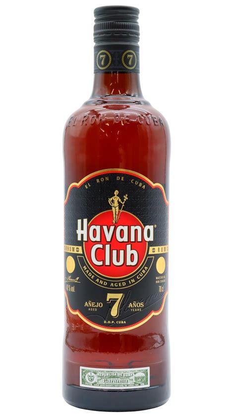 Fľaše rumu Havana Club v obchode