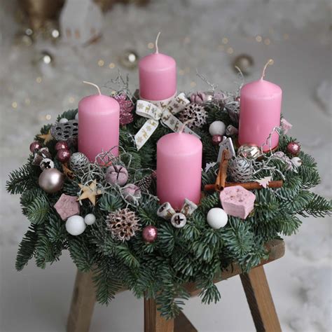 Minimalistický adventný veniec na kovovom kruhu