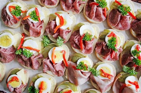 historické foto: chlebíčky z lahôdkarstva Jána Paukerta