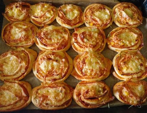 tematické foto: pizzové slimáky na plechu