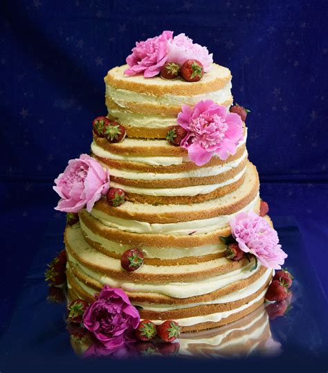 Tematická fotografia: Holá torta zdobená symbolmi prvého svätého prijímania a kvetmi