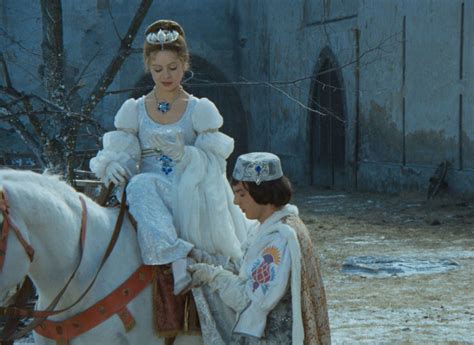 Záber z rozprávky Tri oriešky pre Popolušku s Popoluškou a Princom