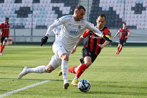 Fotografia: Futbalový kapitán Martin Mikovič v akcii