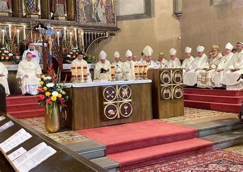 Fotografia arcibiskupa Vasiľa pri biskupskej vysviacke
