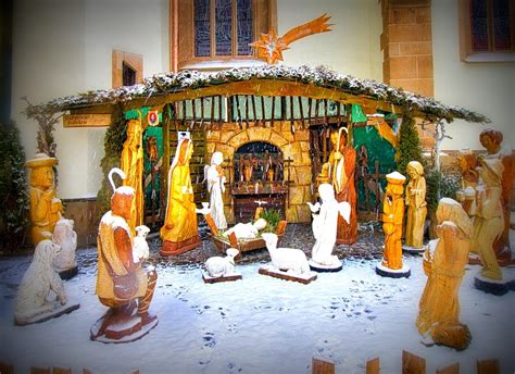 Betlehem s figúrkami Svätej rodiny, pastierov a troch kráľov