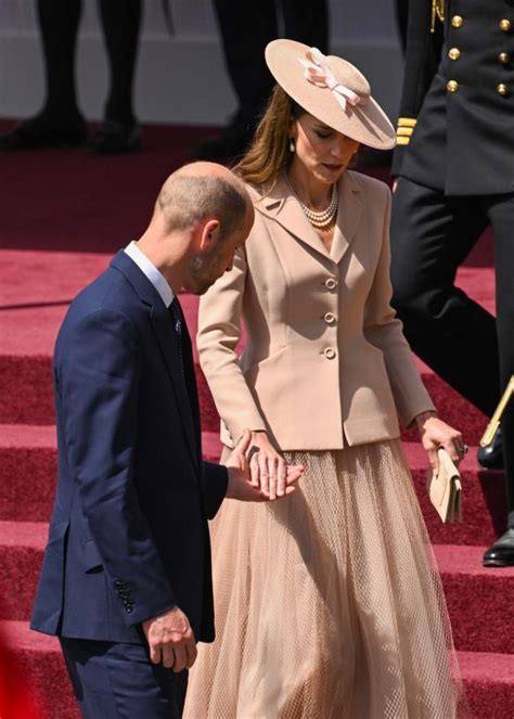 Tematické foto kráľovského páru, princa Williama a Kate Middleton v svadobný deň