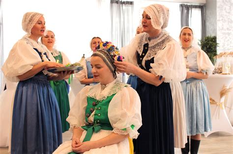 Ukážka svadobných kytíc a pierok ručnej výroby