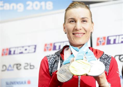 fotografia Anastasie Kuzminovej s olympijskými medailami