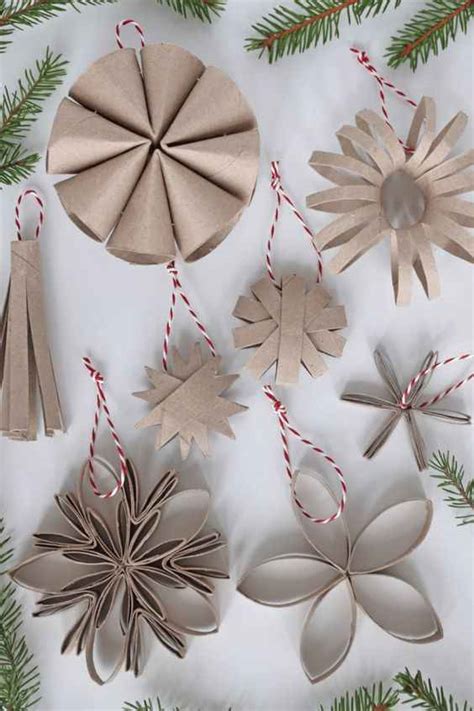 Schéma rôznych typov handmade vianočných stromčekov (z paliet, čečiny a papiera)