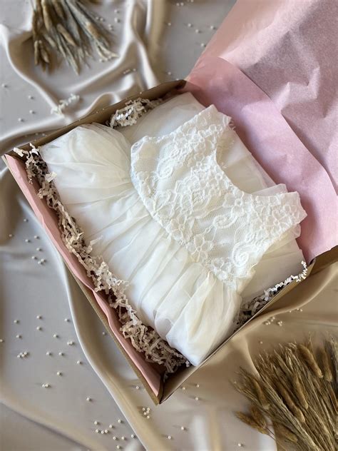 Foto: elegantné darčekové balenie pre krstovú košieľku