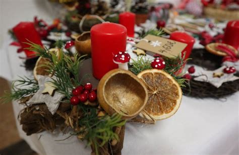 Ukážka vianočných dekorácií a sviečok z katalógu Dedra