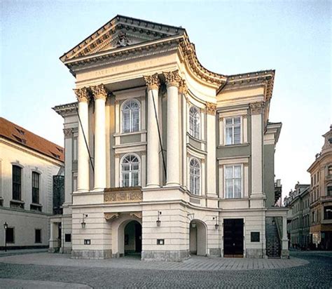Stavovské divadlo v Prahe, historická budova