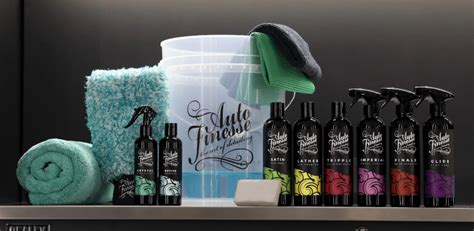 Fotografia interiéru čistého auta alebo súpravy autokozmetiky