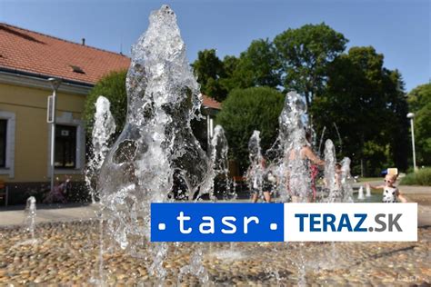 Tematické foto kúpeľného ostrova v Piešťanoch s riekou Váh