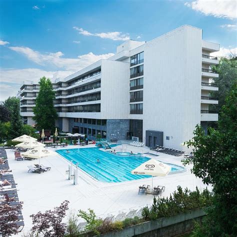 Fotografia Kúpeľného ostrova Piešťany s hotelmi