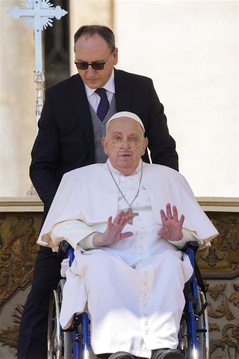 Pápež František sa prihovára pútnikom na Námestí sv. Petra