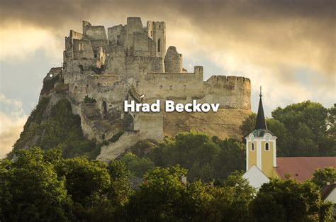 Ilustrácia hradu Beckov s jeho hranolovou vežou.