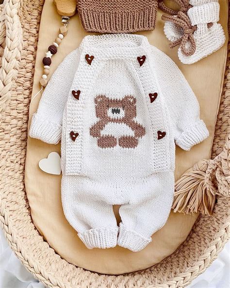 ilustračná fotografia výberu šperkov a personalizovaných darčekov pre bábätko