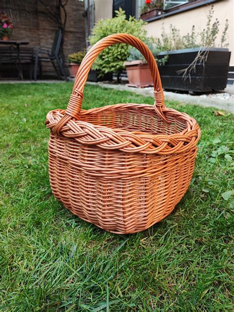 Schéma pletenia venca z prútia s detailným zobrazením ukladania vrstiev