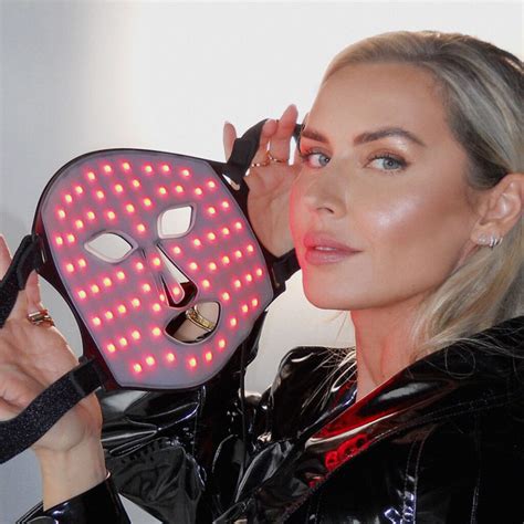 Koláž: Kreatívne a technologické darčeky pre tínedžerov (LED masky, programovateľné okuliare)