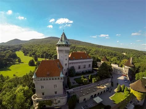 panoramatický pohľad na Smolenický zámok