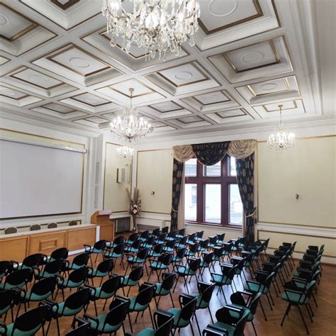 interiér Červeného salónu na Smolenickom zámku