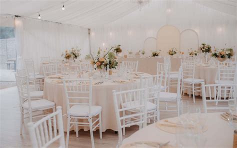 elegantná sála pre svadobnú hostinu