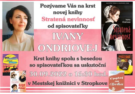 Portrét spisovateľky Evity Urbaníkovej na pozadí knižnice