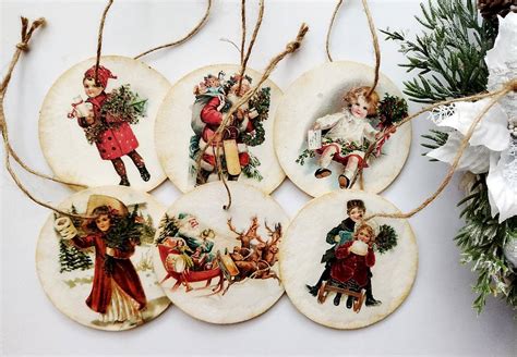 Ilustračné foto rôznych handmade vianočných ozdôb