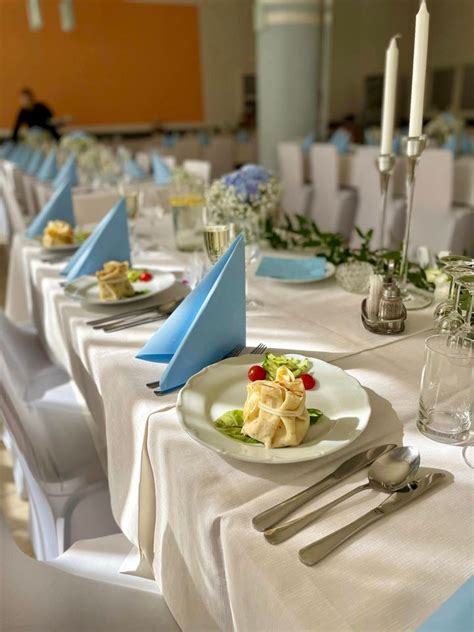 Detail slávnostného prestierania na prezidentskom obede.