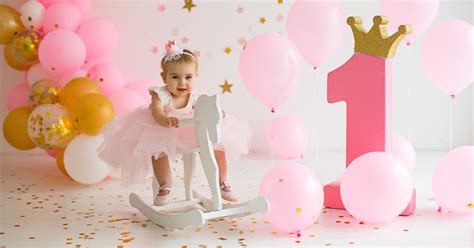 Tematické foto dieťaťa s tortou k prvým narodeninám