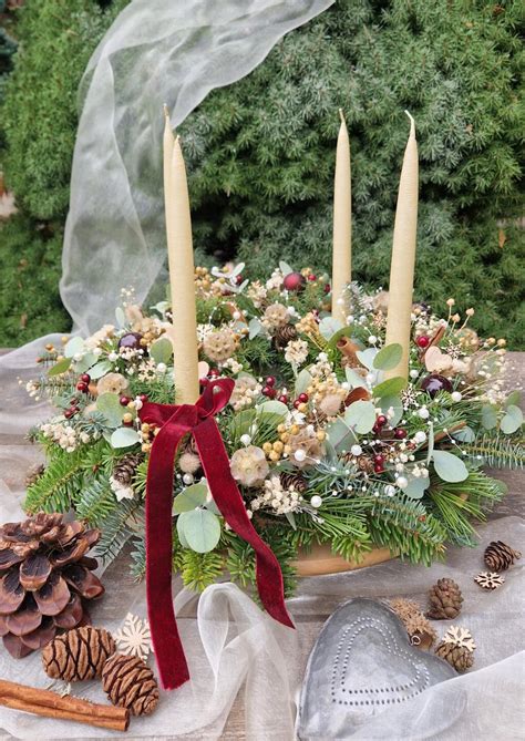 Detailné zobrazenie techniky viazania vetvičiek na adventný veniec