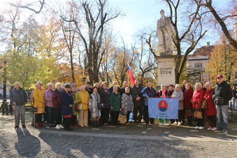 Tematické foto: Pamätník Ľudovíta Štúra v Levoči s položenými vencami