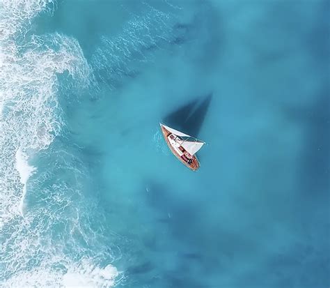 Ilustrácia Amandy, ktorá sa cíti frustrovaná počas svojich narodenín