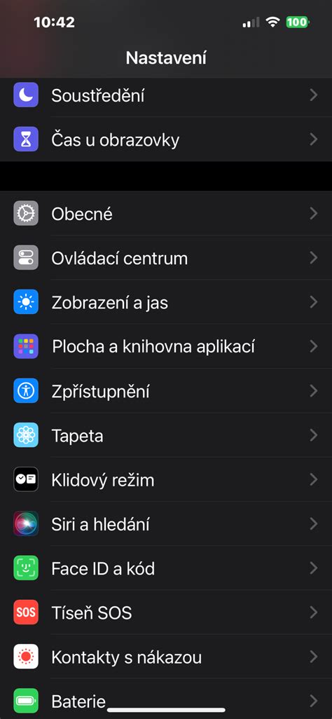 Screenshot nastavení iOS kalendára s povolením narodenín
