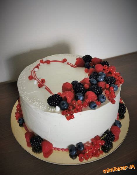 Dizajnér: Sviatočná torta k výročiu sobáša, bohato zdobená