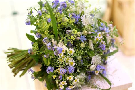 Fotografia: svadobná kytica z lúčnych kvetov a maku