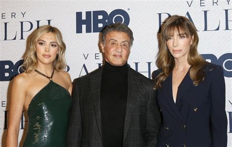 Fotografia Sylvestera Stallonea s manželkou Jennifer Flavin a ich dcérami