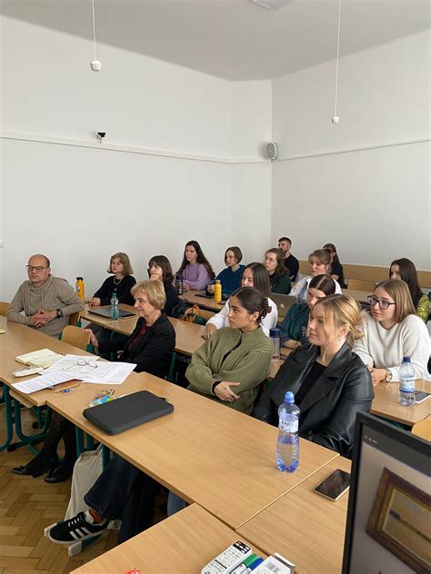 Študenti a vyučujúci Filozofickej fakulty na akademickej akcii