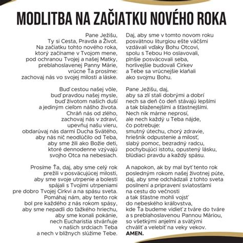 Záber na horiacu sviecu a modlitebnú knihu symbolizujúci pokoj a duchovnú obnovu na začiatku roka