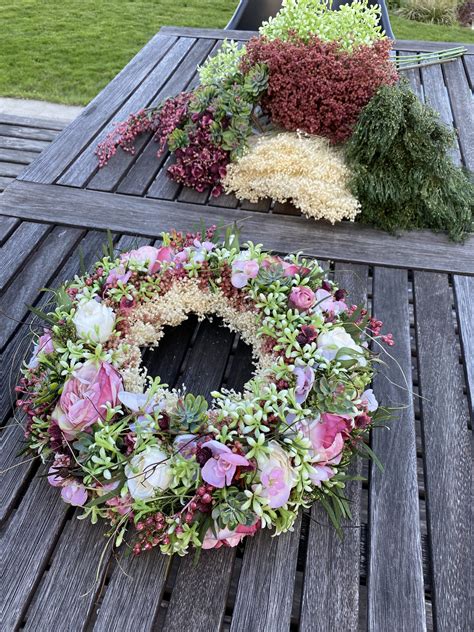 Rôzne typy umelých vencov z ihličnanov