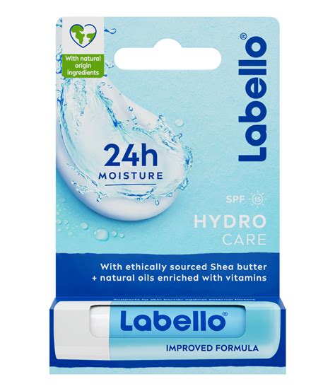 Ilustračná fotografia obsahu darčekovej tašky NIVEA Creme Care s dôrazom na balzam na pery Labello