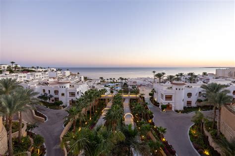 Fotografia luxusného svadobného cateringu v Plaza Beach Resort