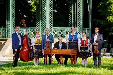 Fotografia goralskej muziky v tradičných krojoch