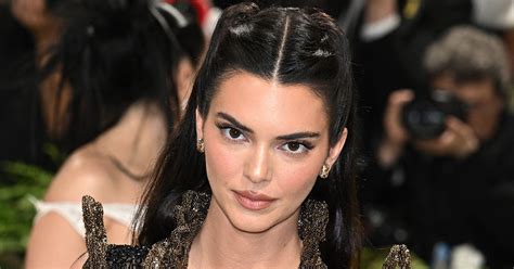 Portrétna fotografia Kendall Jenner z módneho podujatia