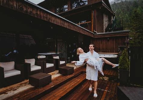 Ilustračné foto páru na romantickom zážitku alebo kurzu varenia