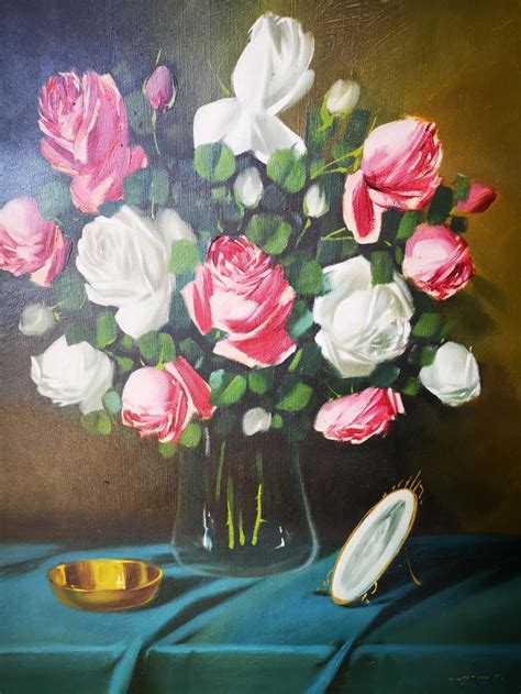 Zátišie s luxusným porcelánovým servisom na sviatočne prestretom stole