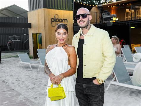 Svadobná fotografia rapera Majselfa a jeho manželky Júlie Švehlovej